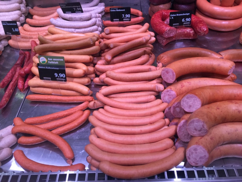 charcuterie-PLAN D AUPS STE BAUME-min_sausages_meat_butchery-1069321